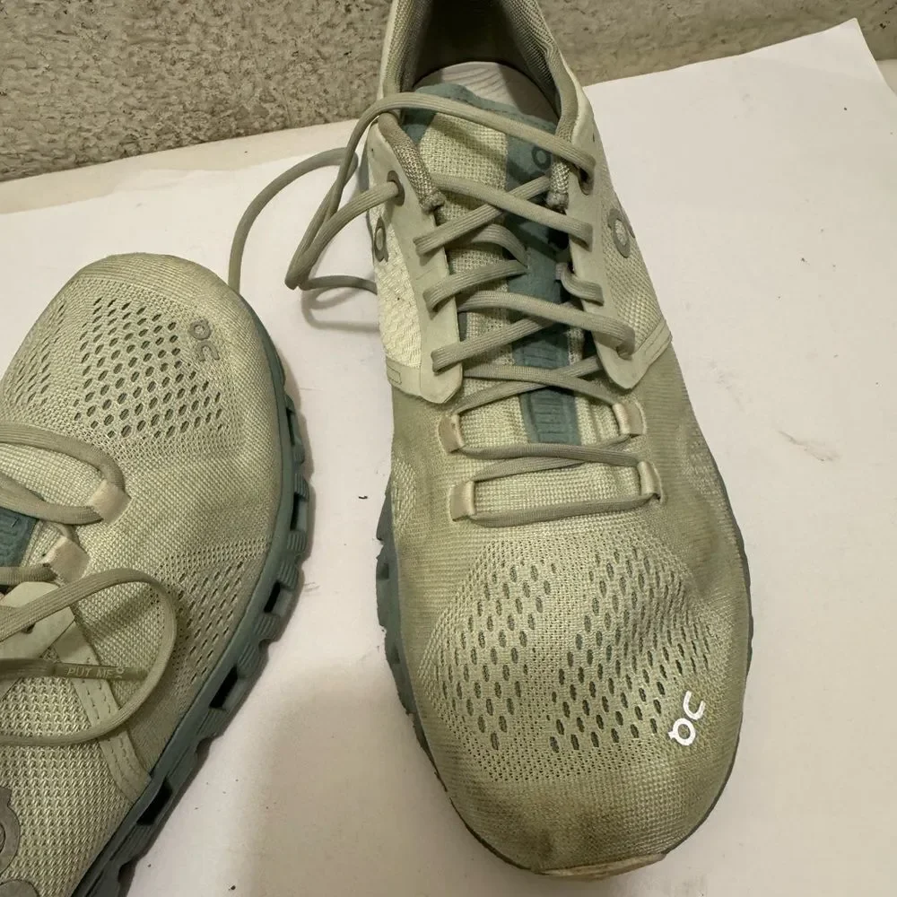 On Running Light Beige and Gray Sneakers 9/40.5